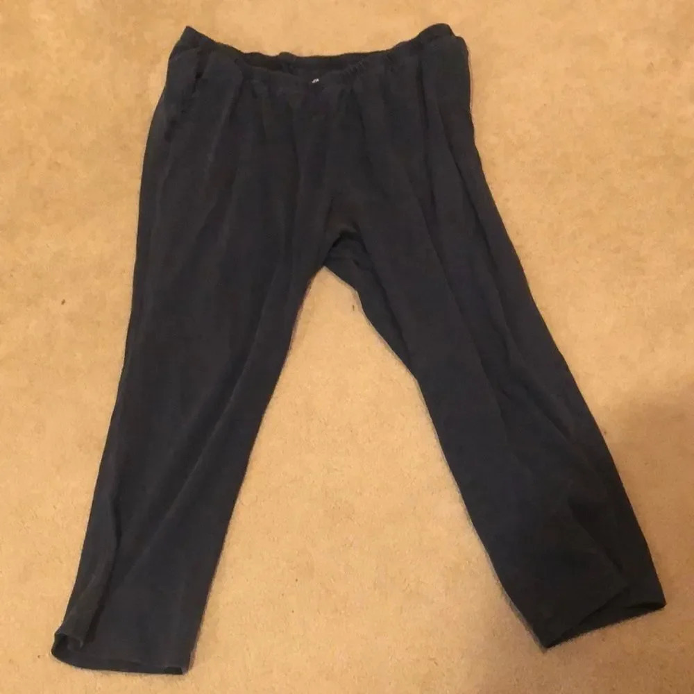 LANDS End sweat pants with an elastic waist